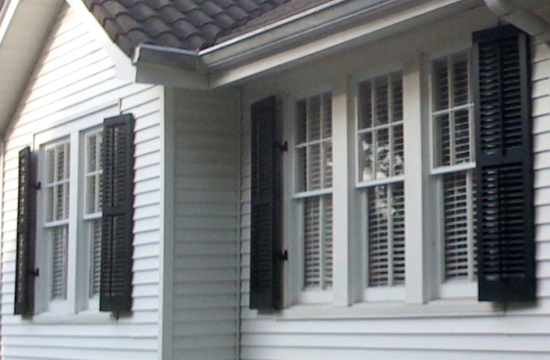 decorative operable louvered exterior shutters