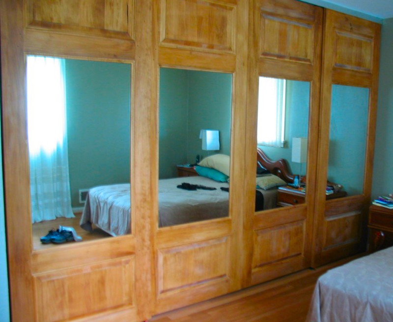 Combination of Colonial Raised Panle and Mirror Sliding Doors